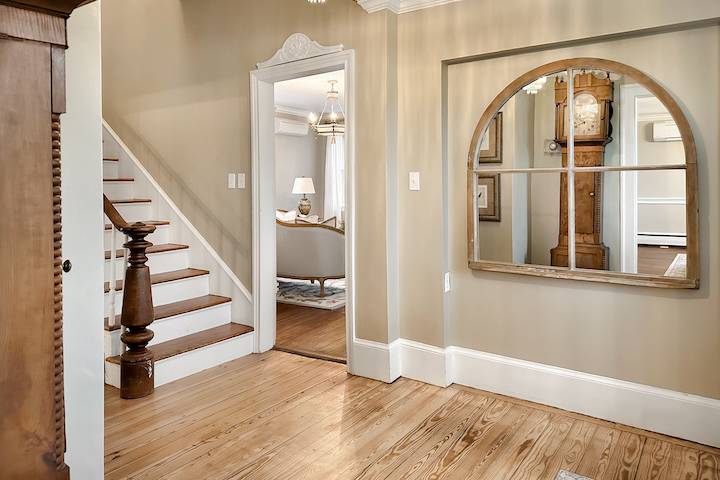 Estate House - Entryway