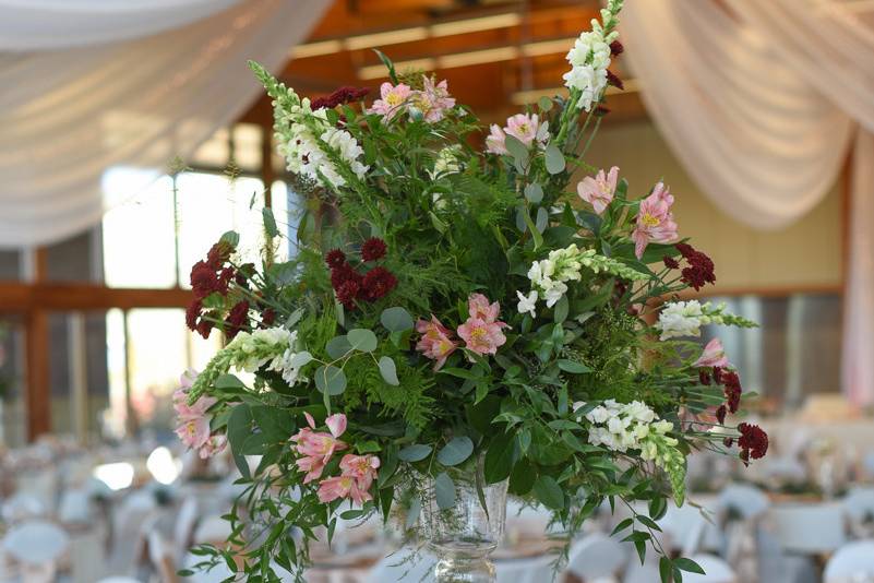 Tall centerpiece arrangement