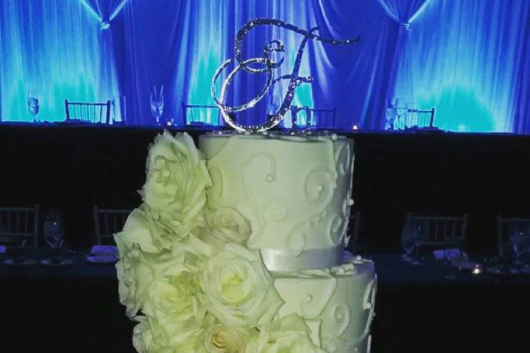 Round flowered tiered cake
