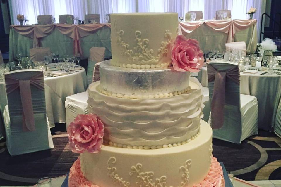 Round flowered tiered cake