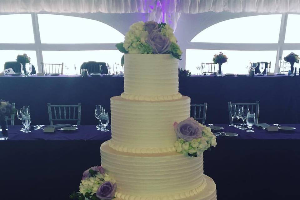 Round multi-tiered cake