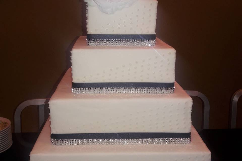Square multi-tiered cake