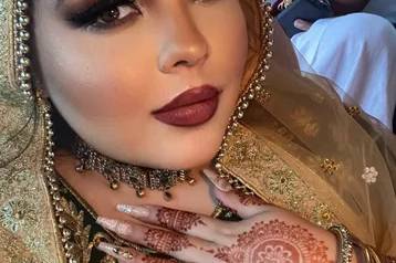 Striking wedding look