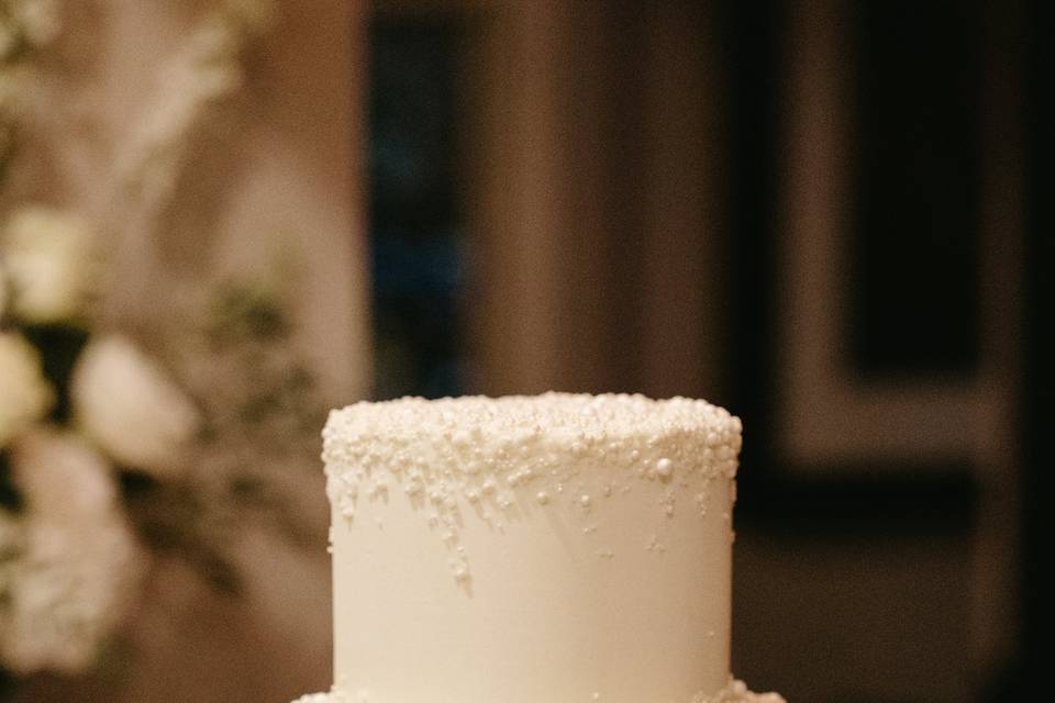 Olivia and Tyler's wedding cak