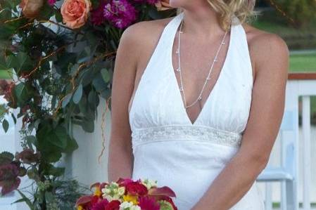 The gazebo at Palos Country Club is the backdrop for this bride and her colorful bouquet.