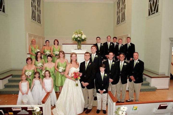 The couple with their groomsmen, bridesmaids, and kids at the wedding