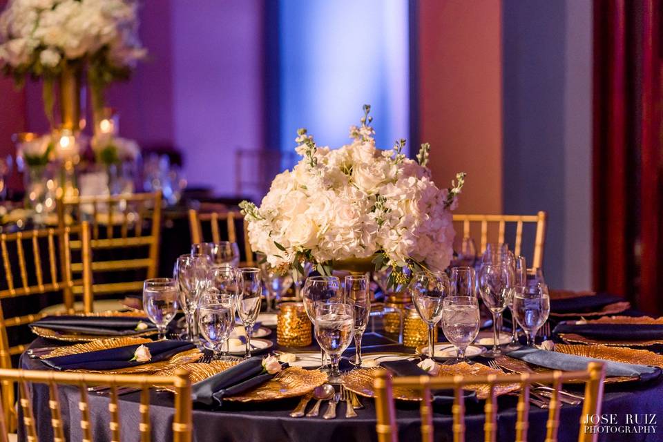 Elegant wedding table decor