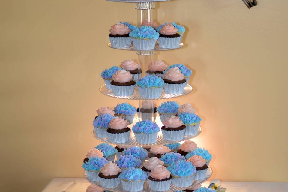 Buttercream assorted flowers in a dramatic white and black presentation