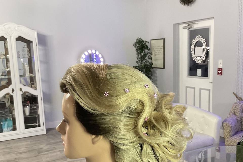 Classic updo💁🏻‍♀️