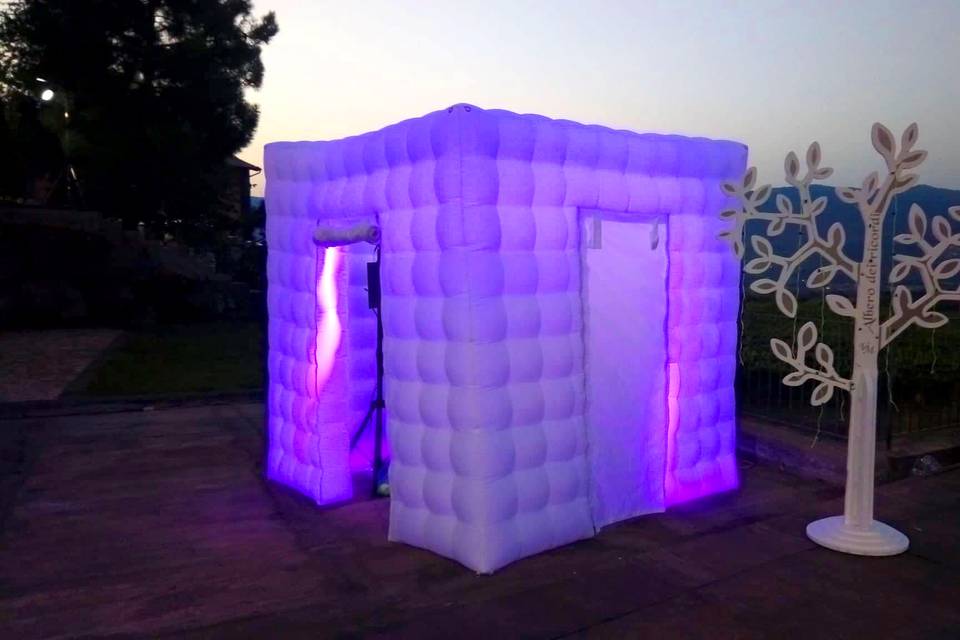 INFLATABLE VIDEO/PHOTO BOOTH