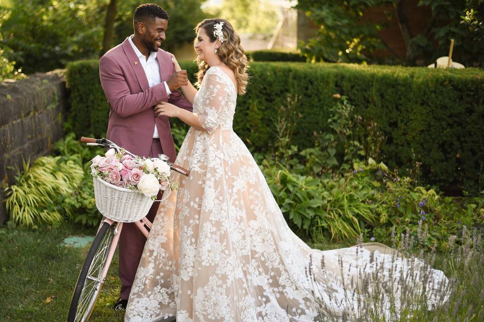 Garden wedding with bicycle
