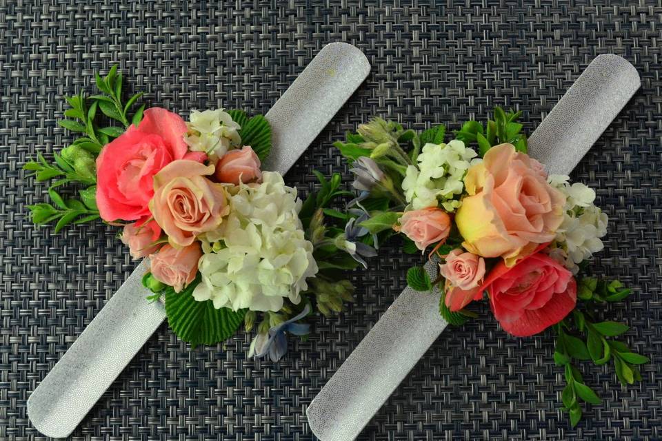 Romantic wrist corsages