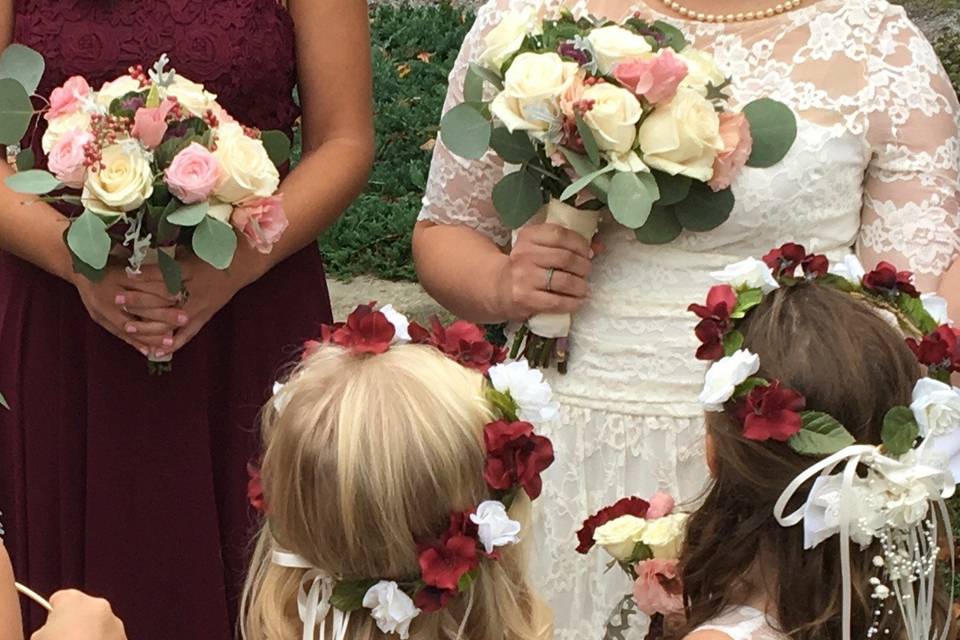 Wedding party floral pieces