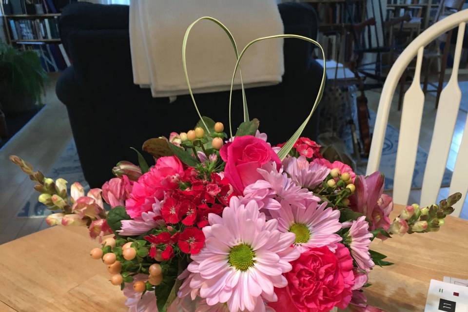 Pink and red centerpiece