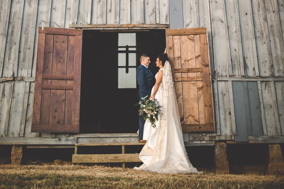 Barn wedding - Yellow Horse Photography