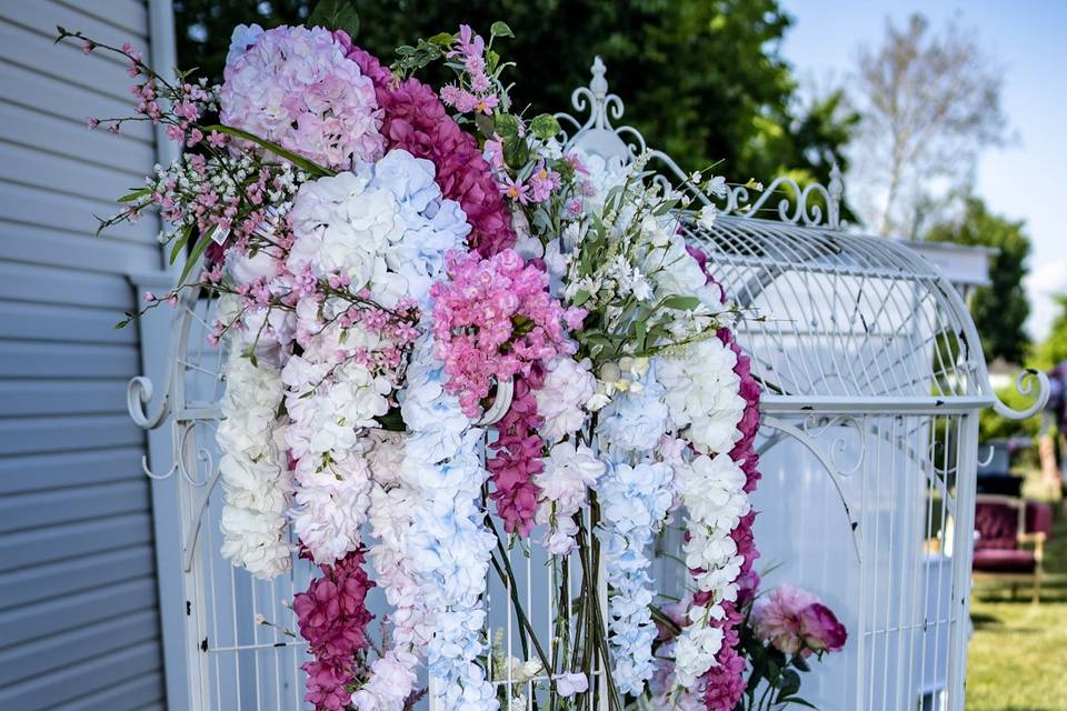 The white swan flower cart