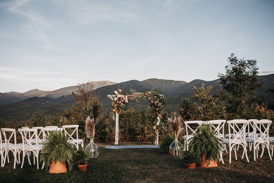 Seasonal Centerpiece – Emily Herzig Floral Studio