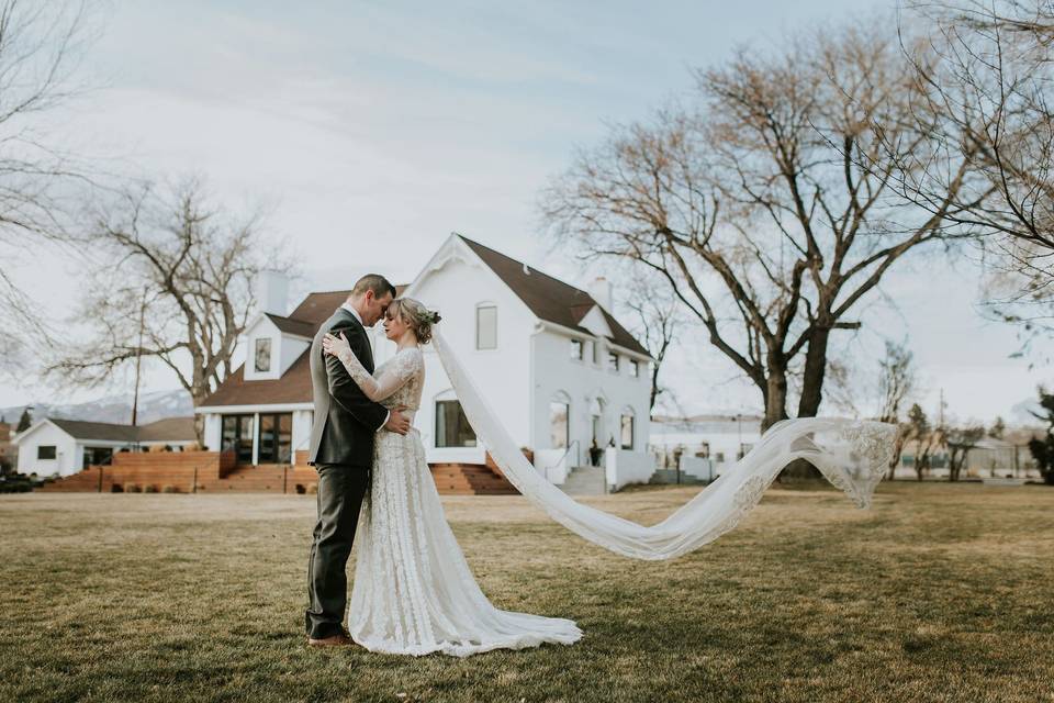 Winter Wedding - Meggin Linque