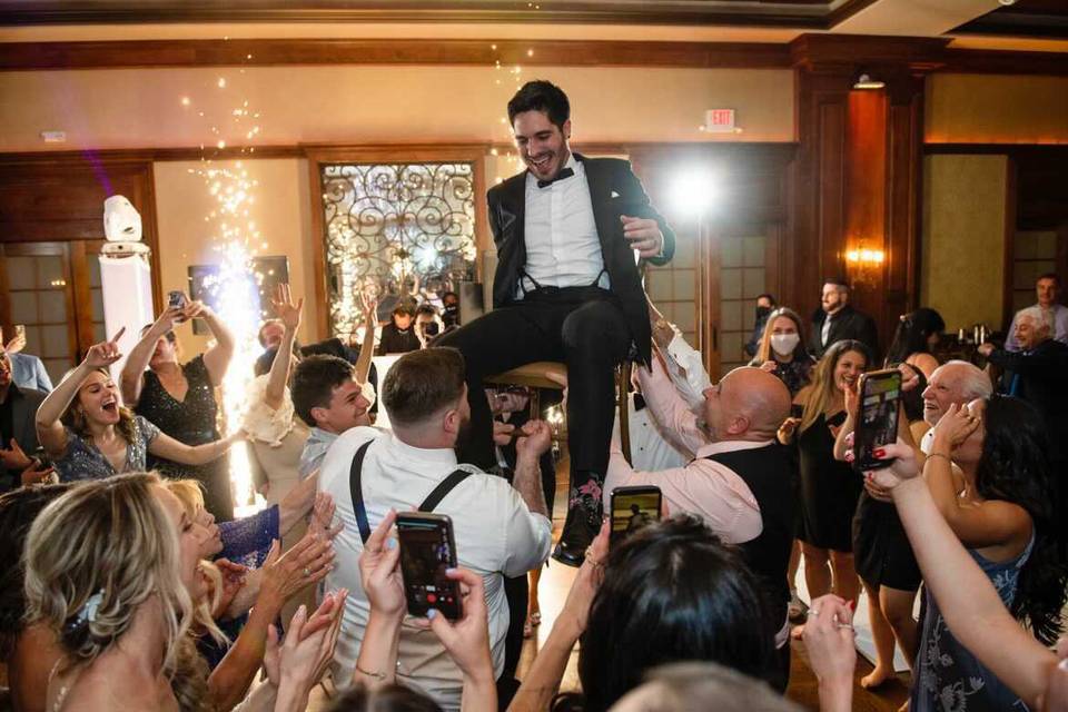 Groom in the Air