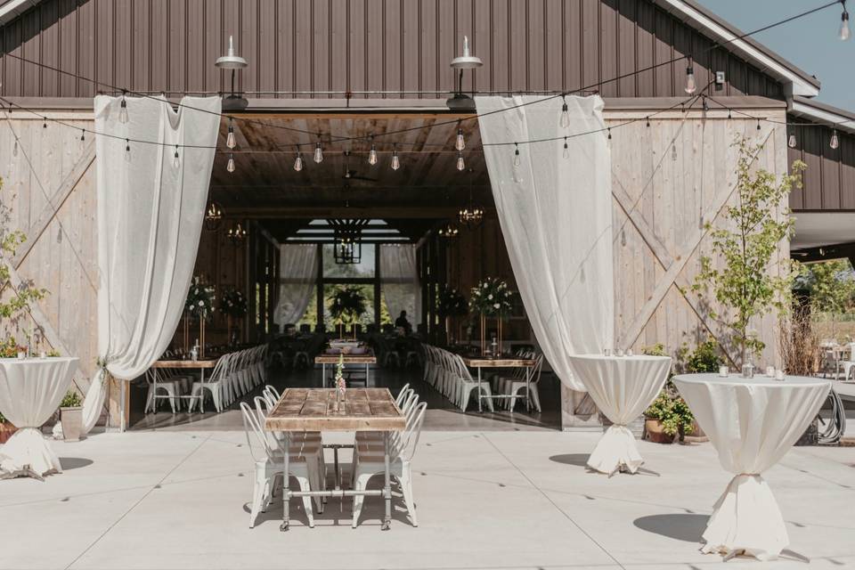 Inviting reception barn