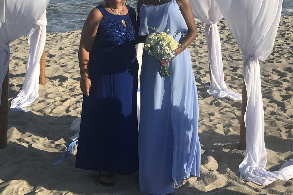 Beautiful beach wedding !