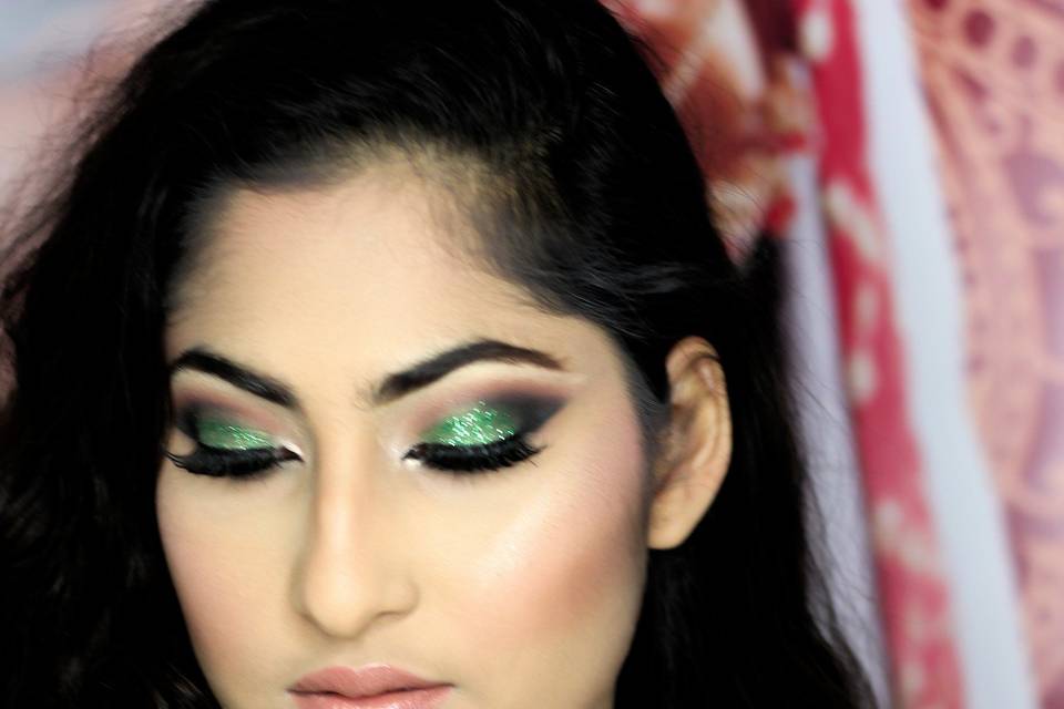 Green eye shadow