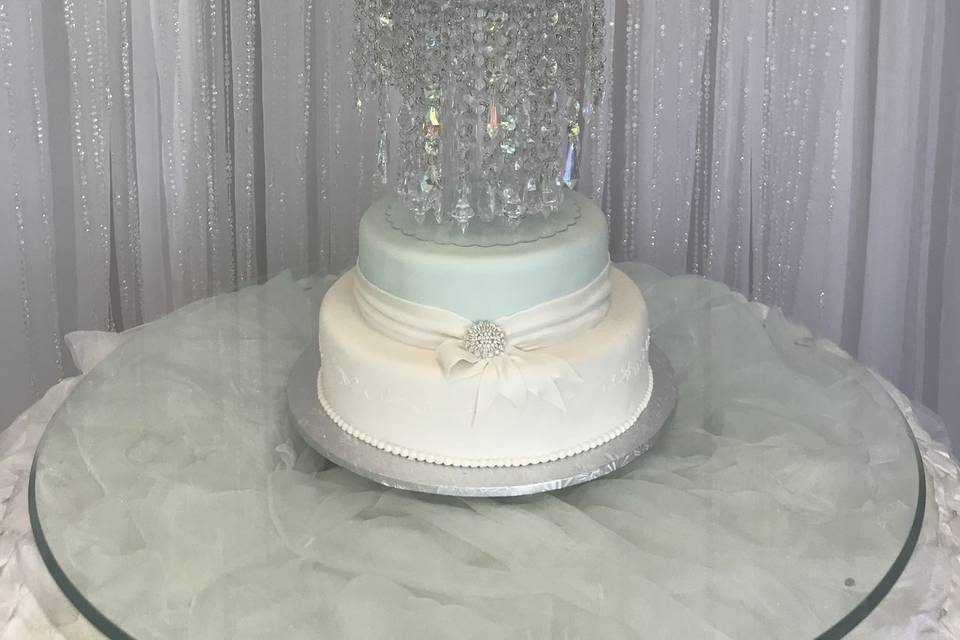Wedding cake with crystals