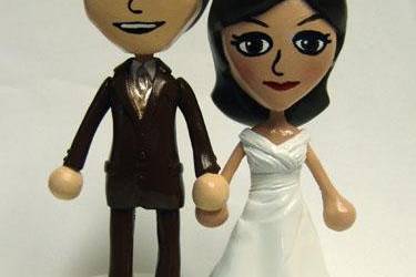 Topper based on user created Miis from the Nintendo Wii, in actual wedding attire.
