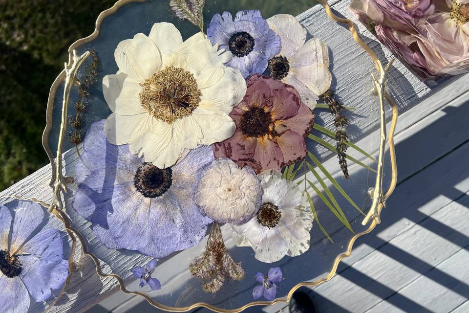 Pressed flowers in agate tray