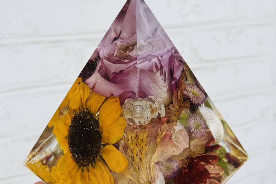 Pyramid with sympathy flowers