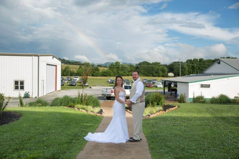 Lovers -{Photo Credit - 2Hodges Photography}