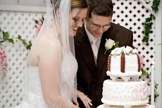 Cake cutting -{Photo Credit - Jamie Weiss Photography}