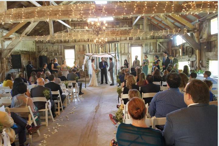 MusicOnMove barn wedding