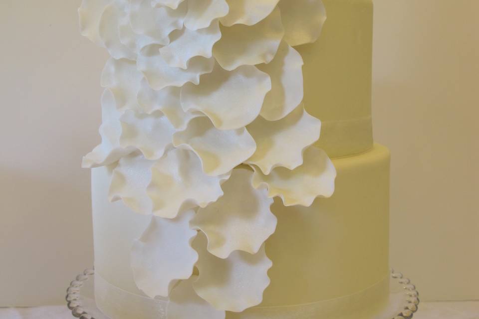 WEDDING CAKE PEARL 3 RIBBON BOW SATIN RIBBON DIAMANTE OR PEARL TRIM CAKE TOPPER 