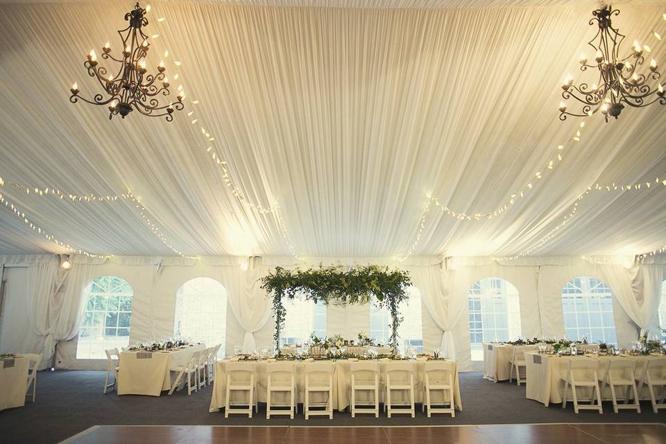 Head table arrangement