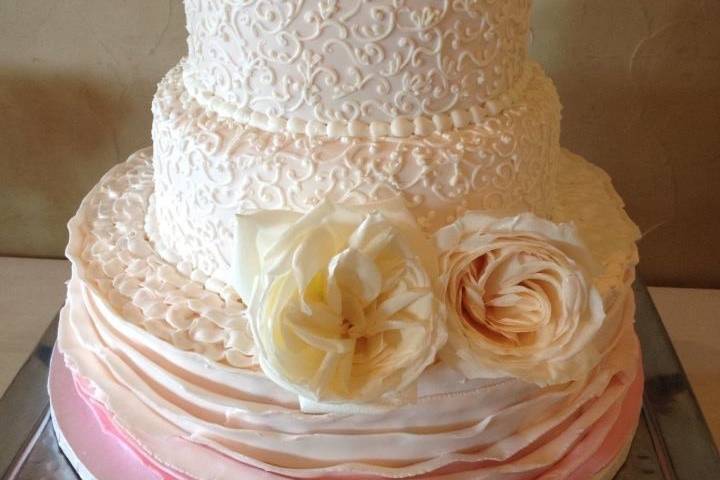 Choosing the Perfect Wedding Cake BridalGuide