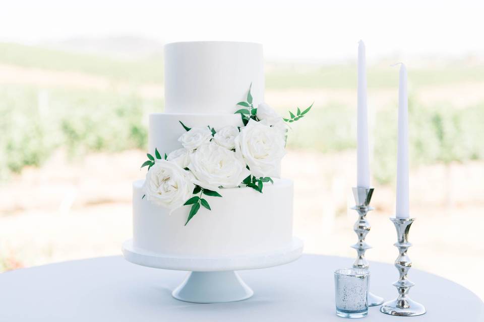 Classic Wedding Cake Blooms