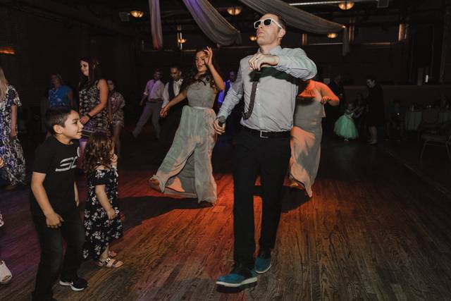 Suit & Tie DJ Professionals