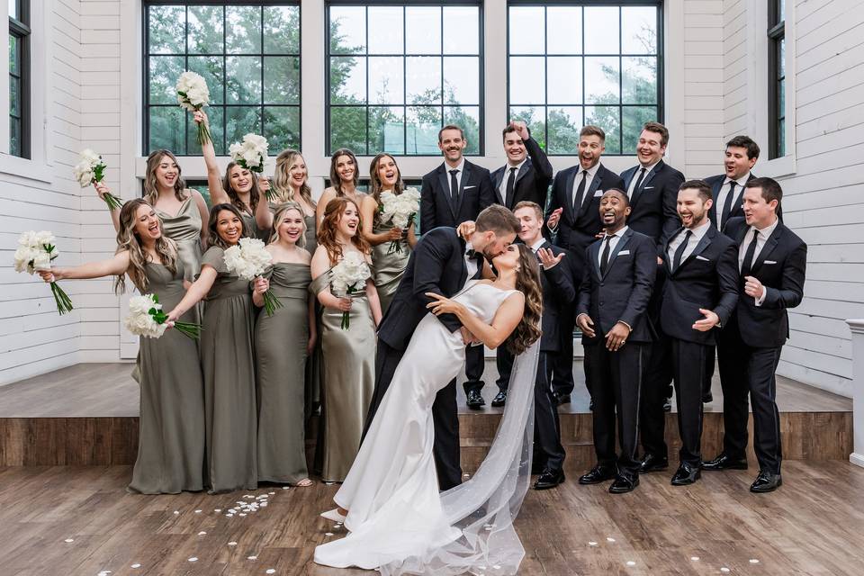 Wedding party kiss and cheer