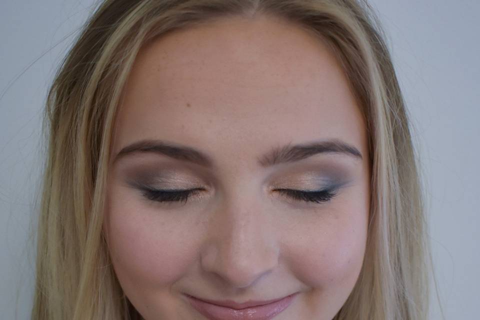 Simple eye shadow look