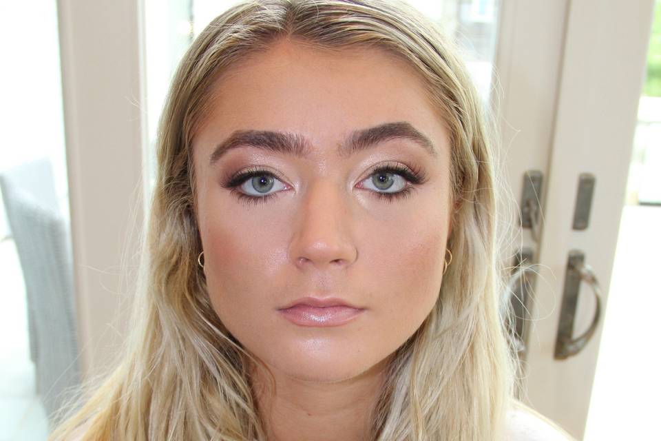 Soft glam with shimmer eyes