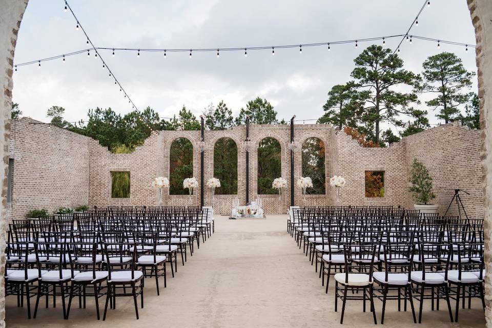 Outdoor ceremony/cocktail hour