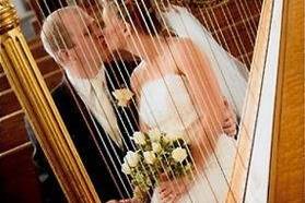 Kiss behind the harp