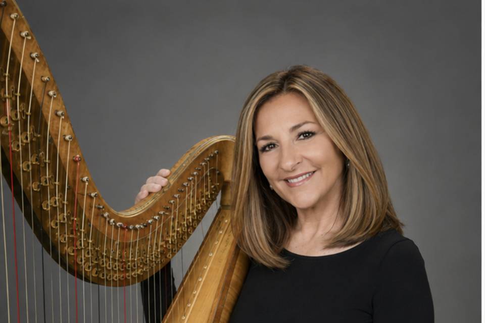 Celestial Strings Harpist, Ros