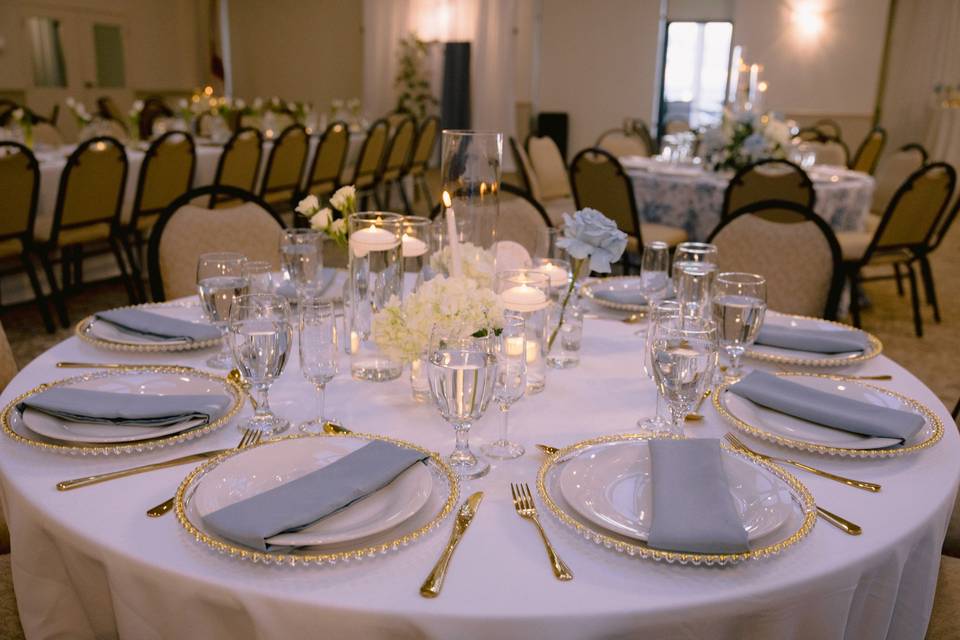 Round table centerpiece