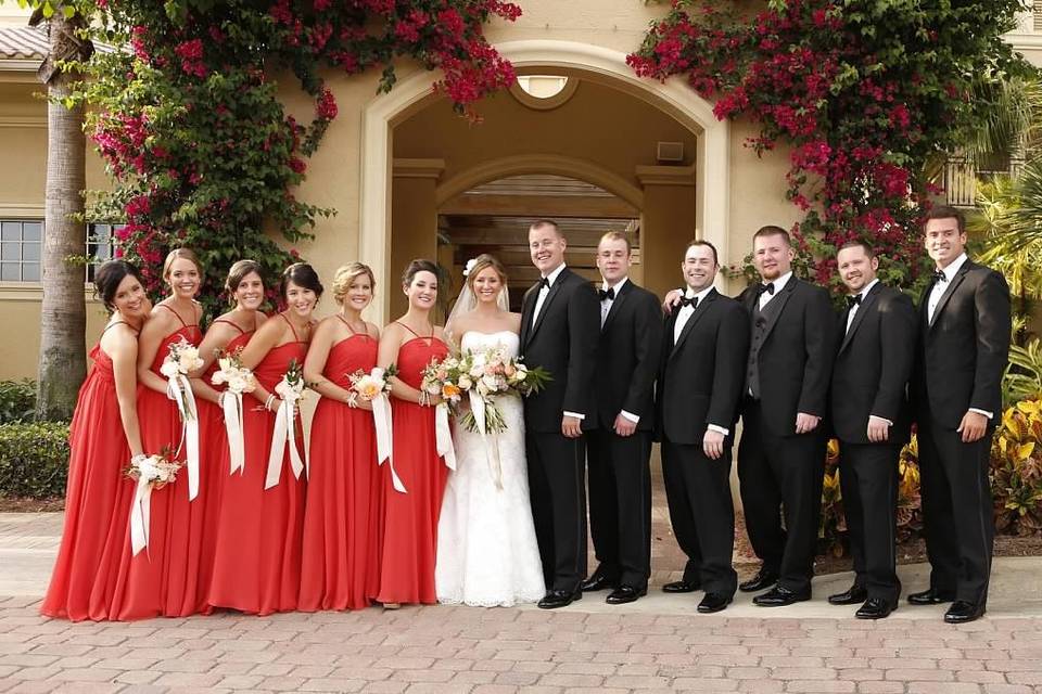 Couple with bridesmaids and groomsmen