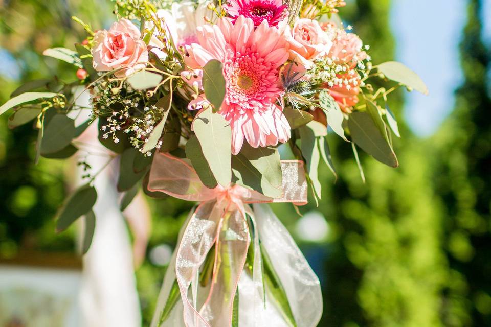 Taneesha aisle flowers