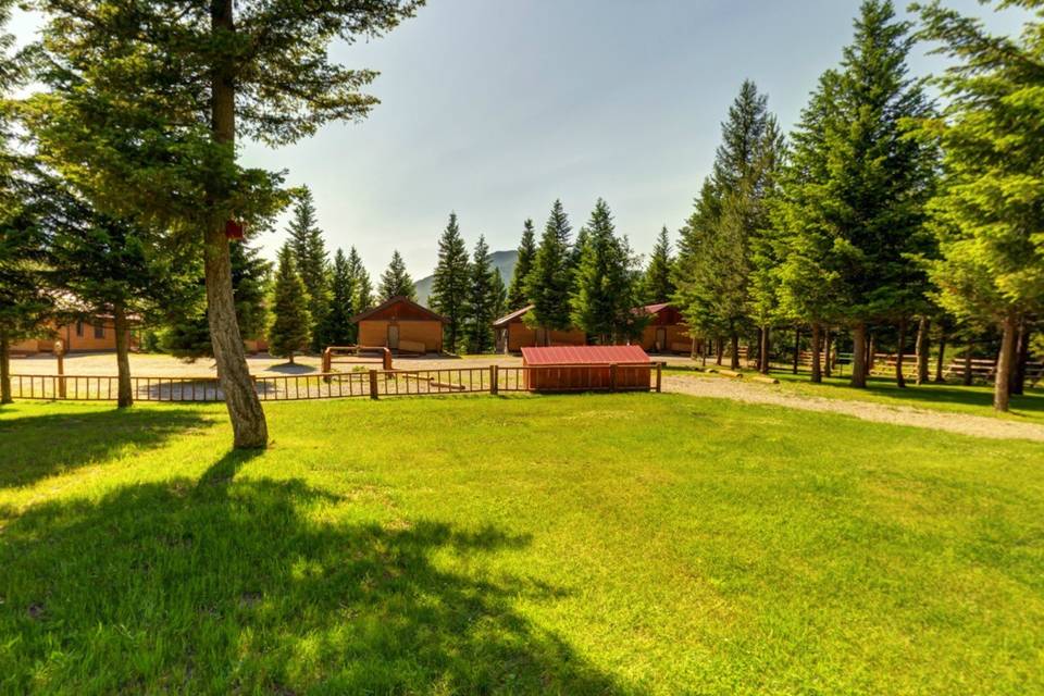 Historic Tamarack Lodge & Cabins