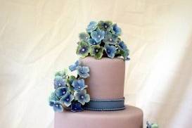 Violet and Blue Hydrangeas Wedding Cake