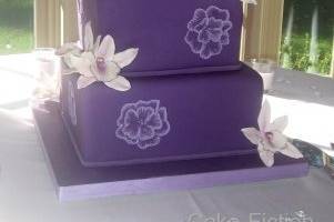 Damask cake with chandeliers and red roses